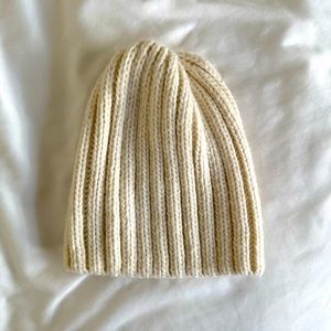 American Eagle cream knit beanie